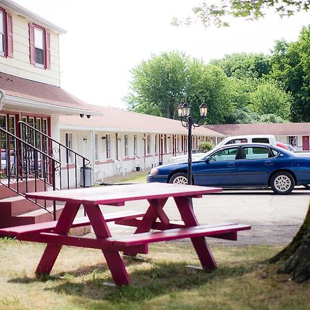 ايري Steelhead Inn المظهر الخارجي الصورة