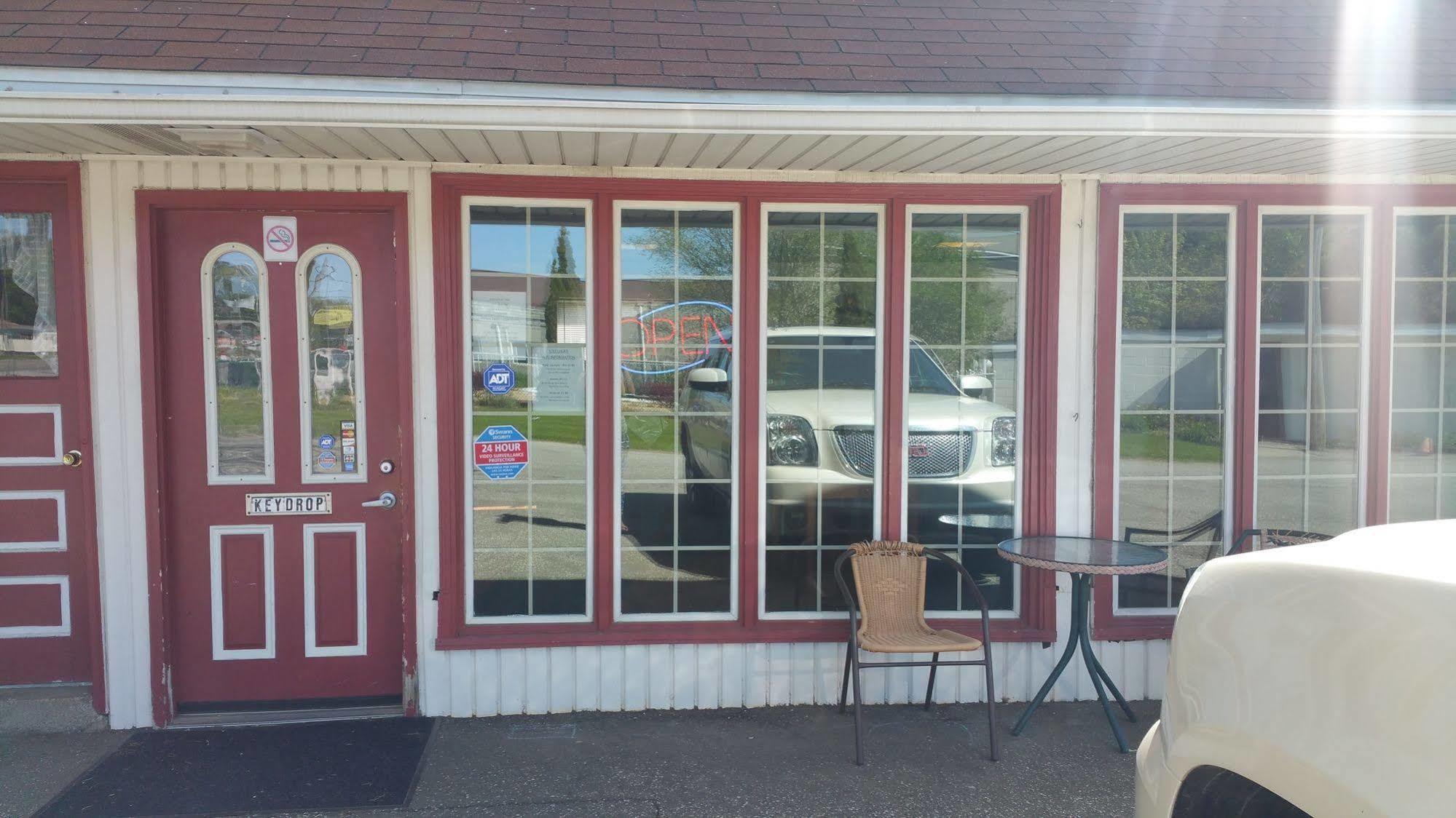ايري Steelhead Inn المظهر الخارجي الصورة